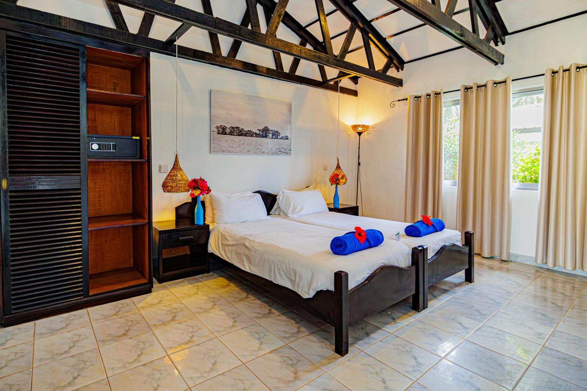 Sunset Beach Hotel Kotu Exterior photo